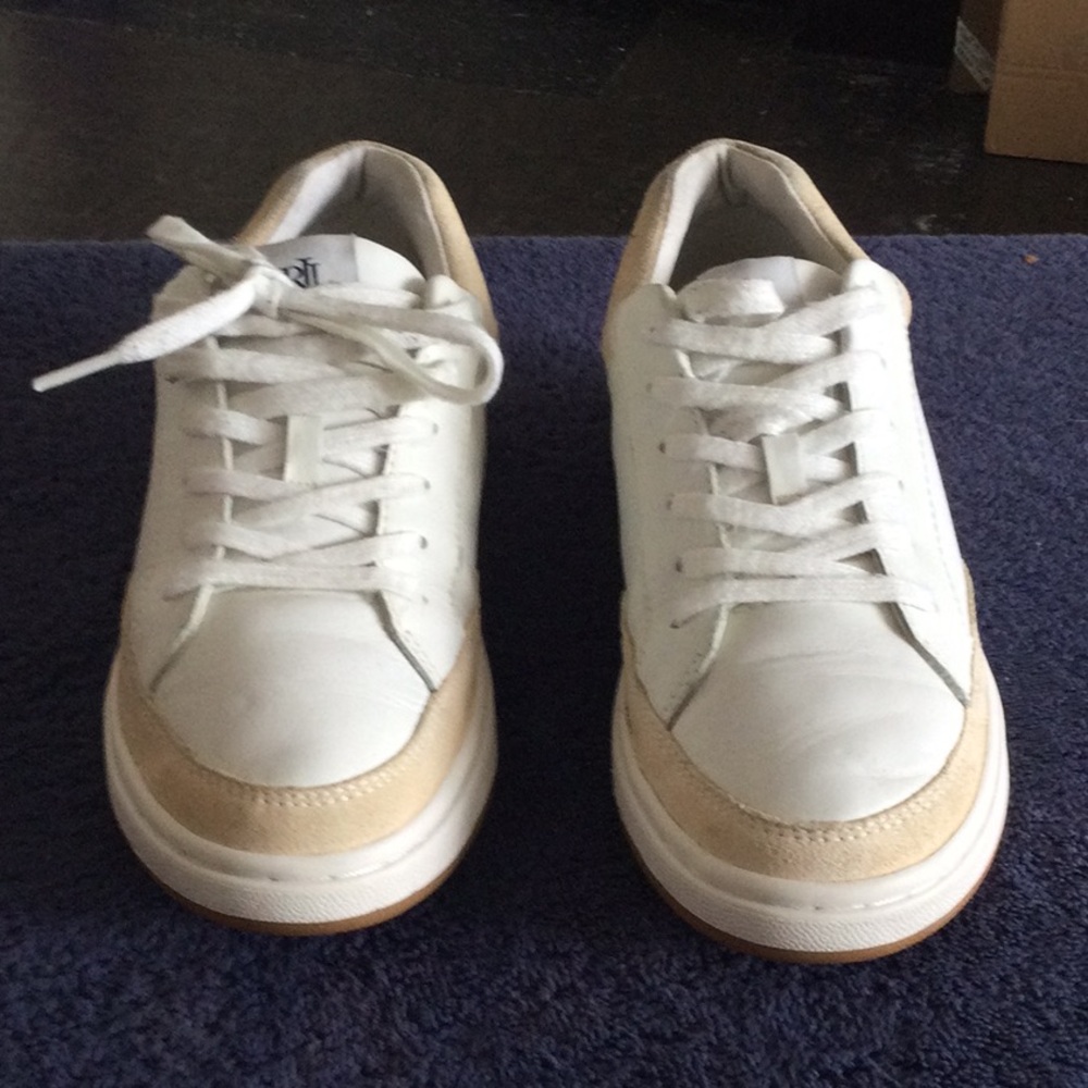 Men's White & Beige Low-Top Sneakers